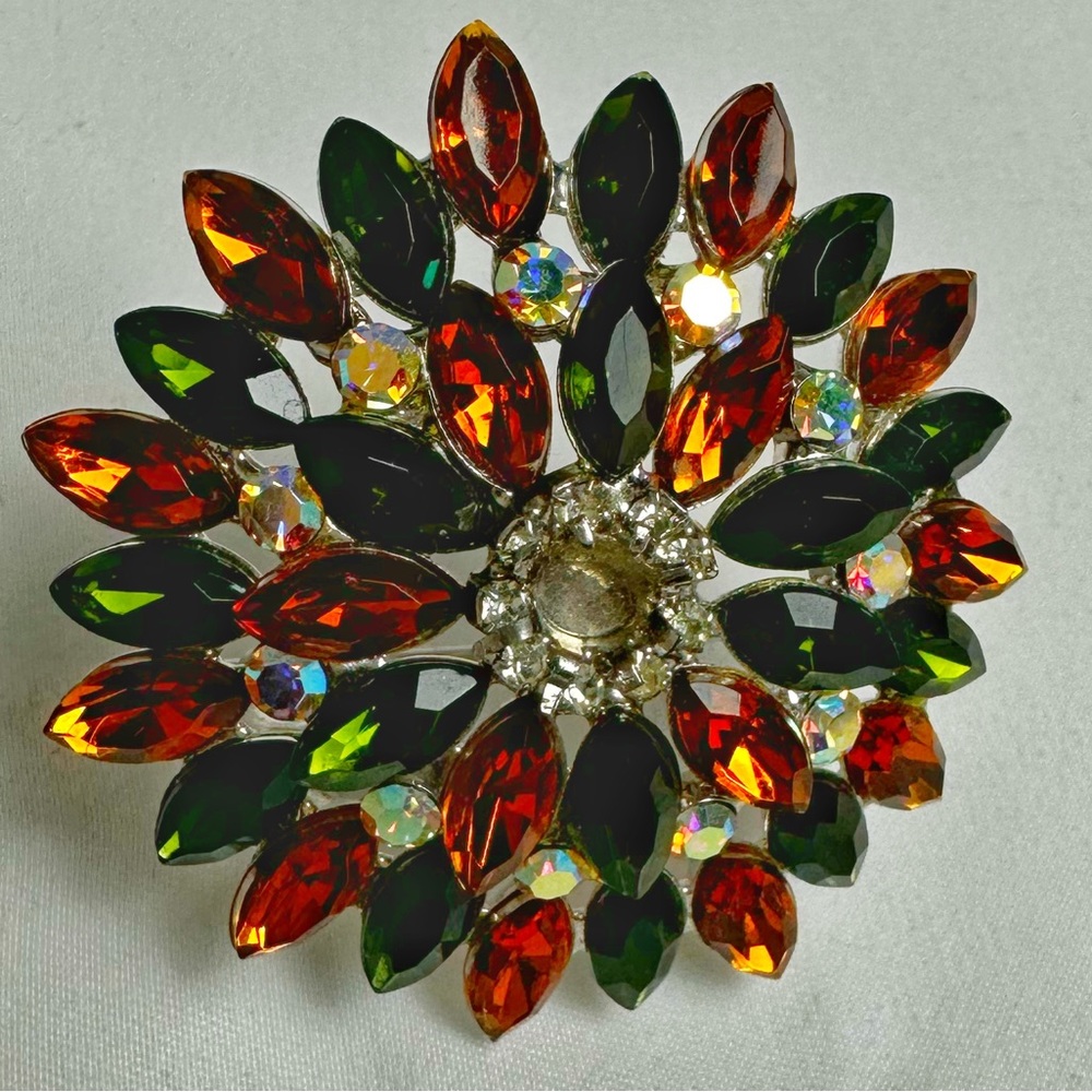 WOWWWW STATEMENT PIECE